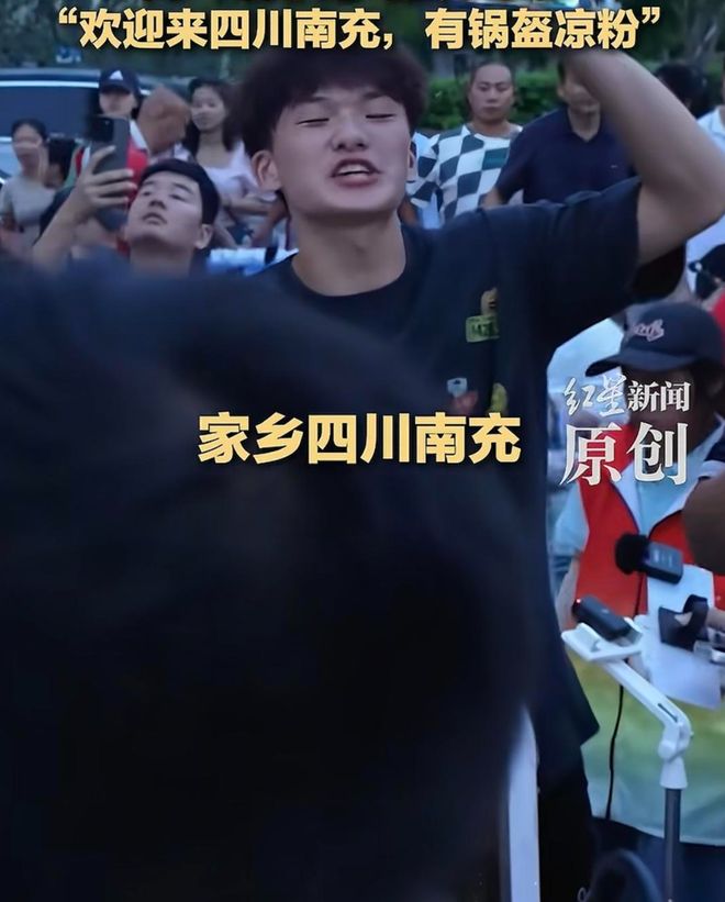 忘宣传家乡“锅盔凉粉”本人：想让更多人知